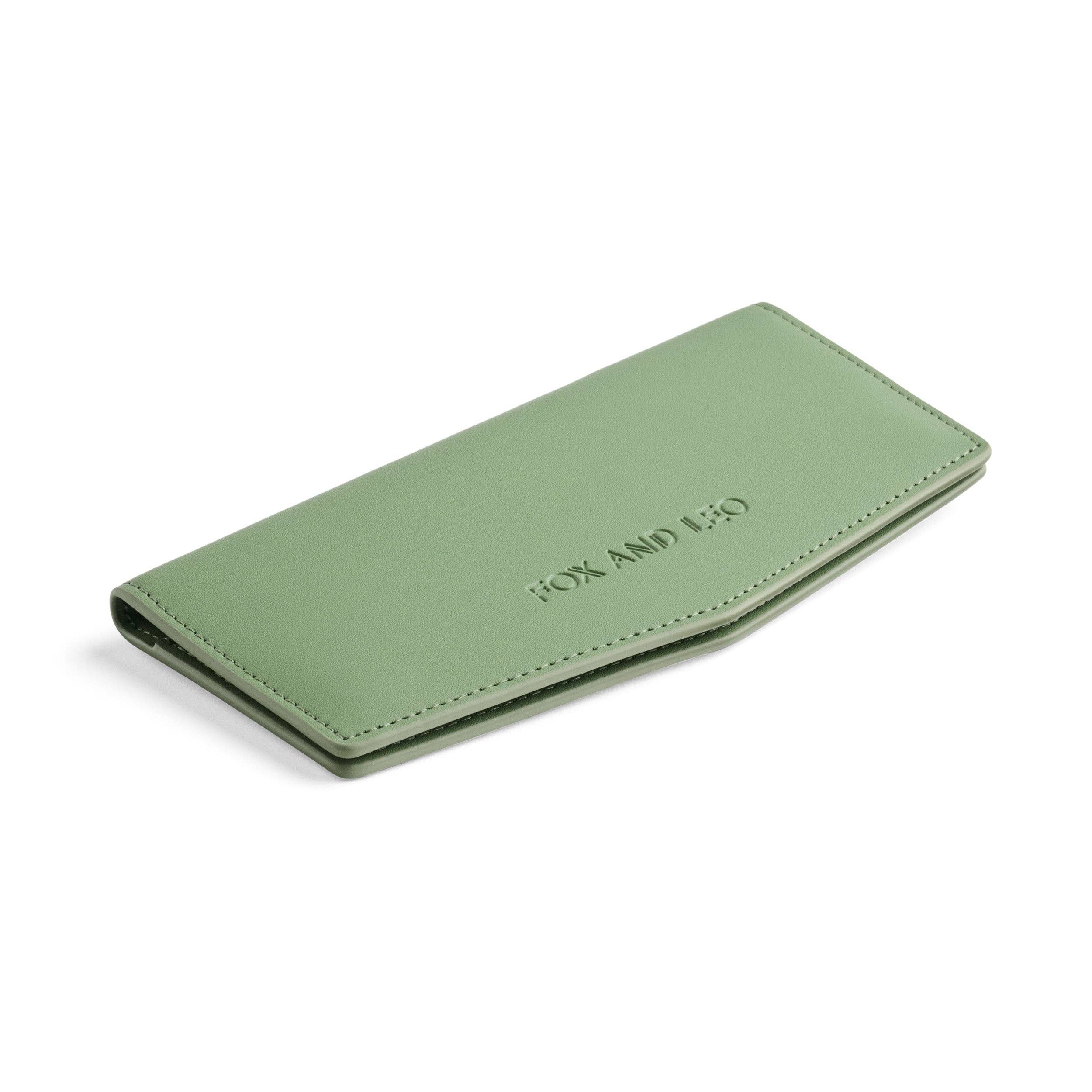 Fox & Leo The Swallet in Sage, a stylish and durable outdoor water bottle with a sleek design and secure lid.