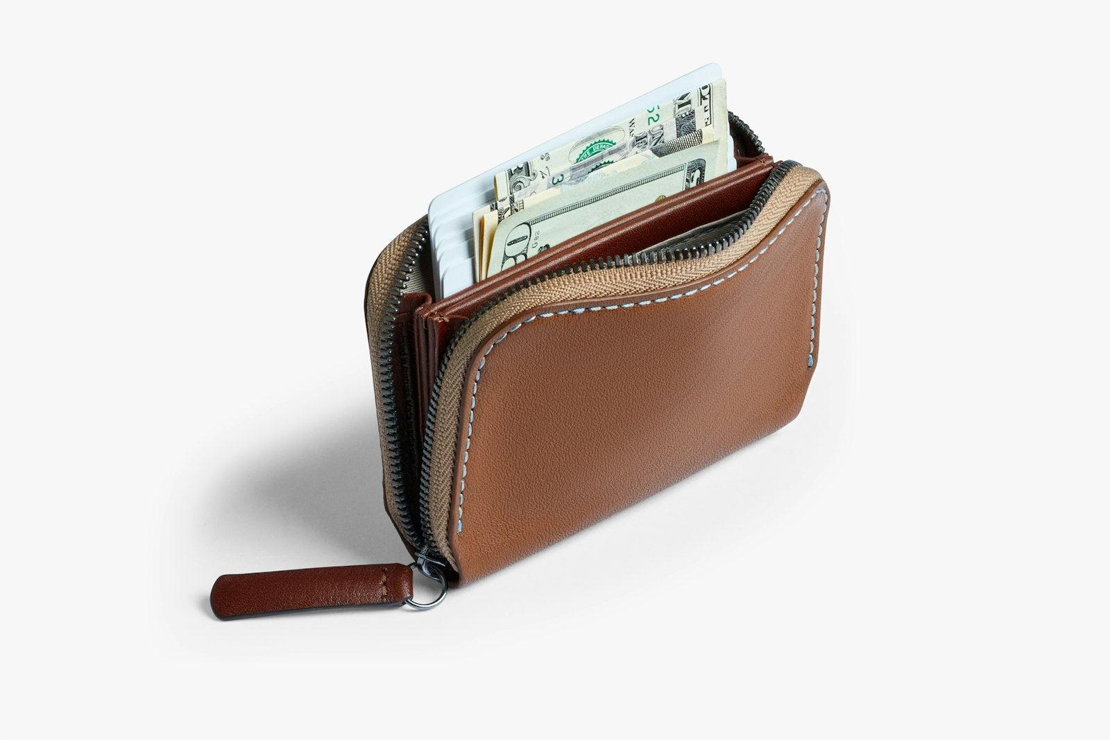 Bellroy Folio Mini wallet in Hazelnut, compact leather wallet with card slots and cash pocket, designed for everyday carry.
