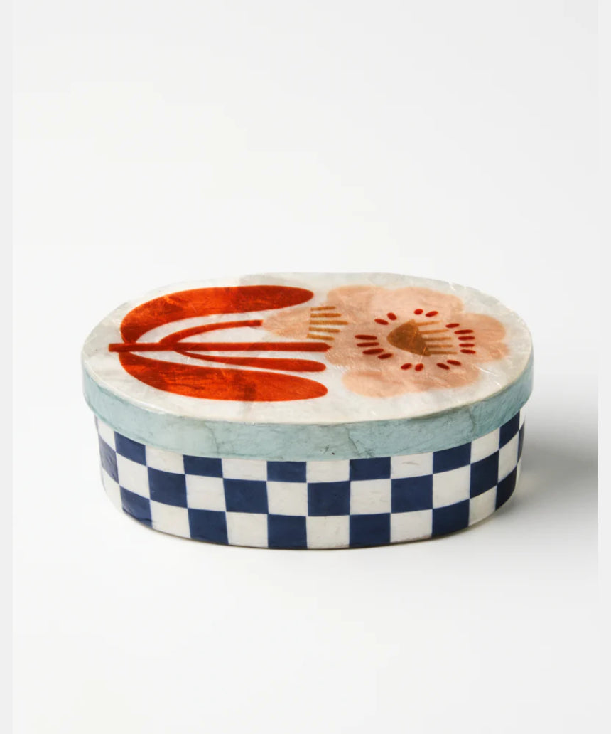 Jones & Co Paradis Navy large trivet with geometric design, made of durable material, suitable for protecting surfaces from hot dishes.