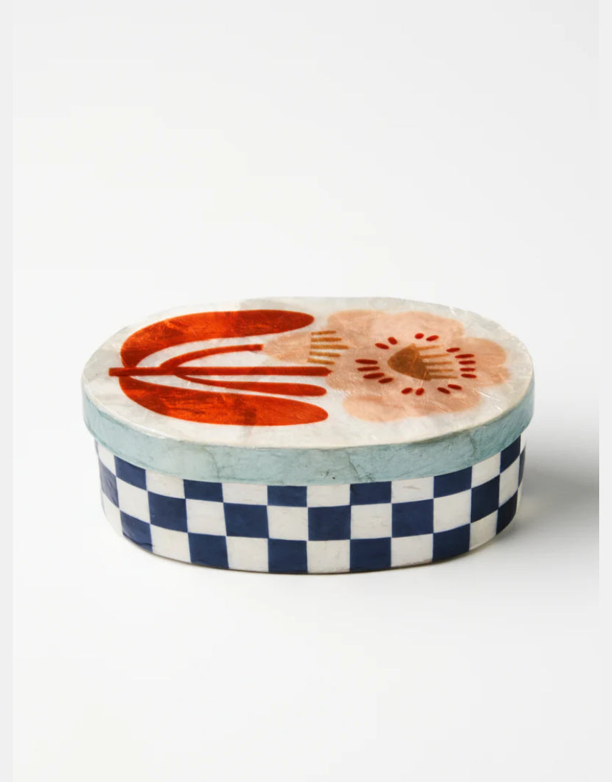 Jones & Co Paradis Navy large trivet with geometric design, made of durable material, suitable for protecting surfaces from hot dishes.
