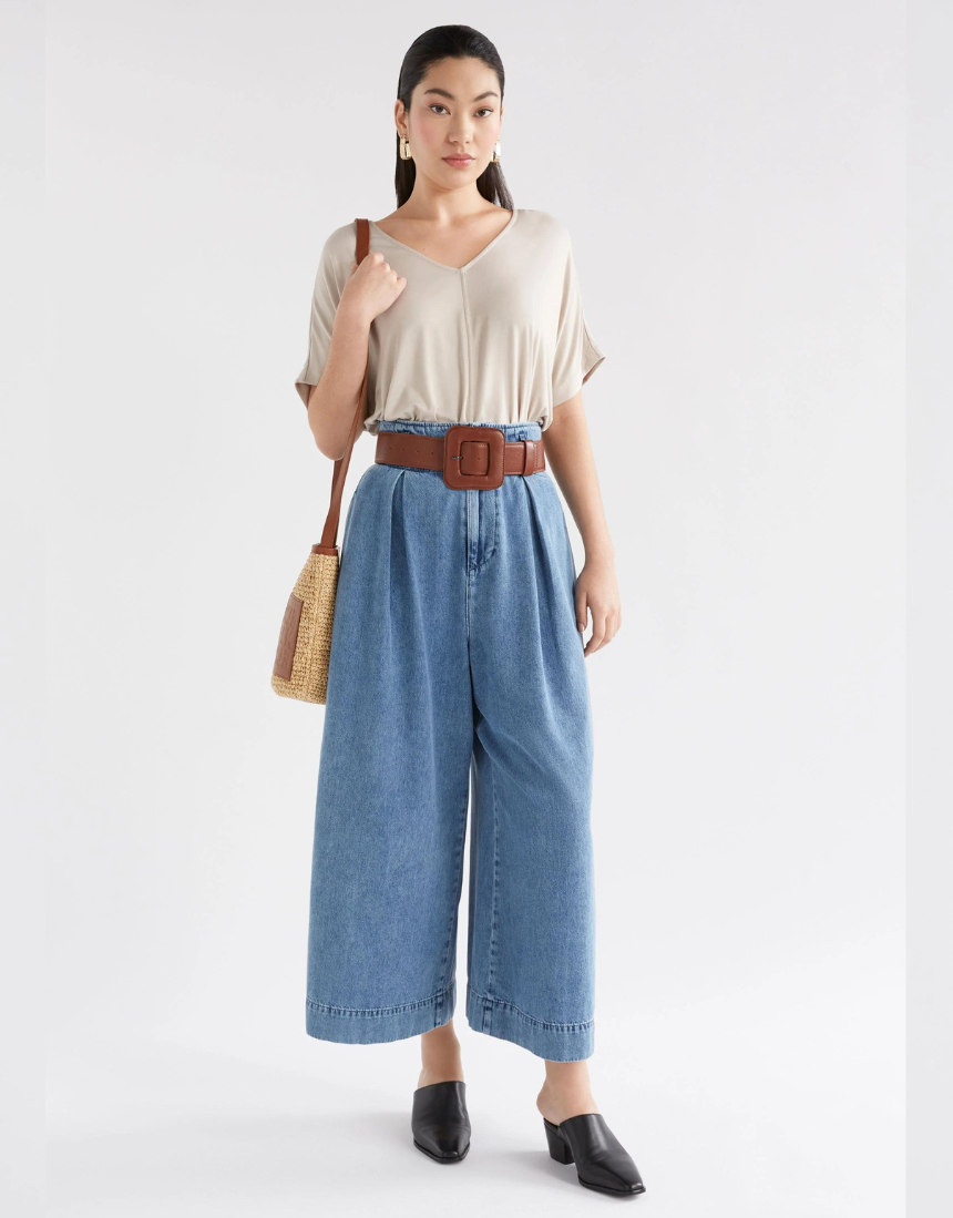 Elk Mytr flax top, a stylish casual shirt featuring a relaxed fit and soft fabric, displayed on a plain background.