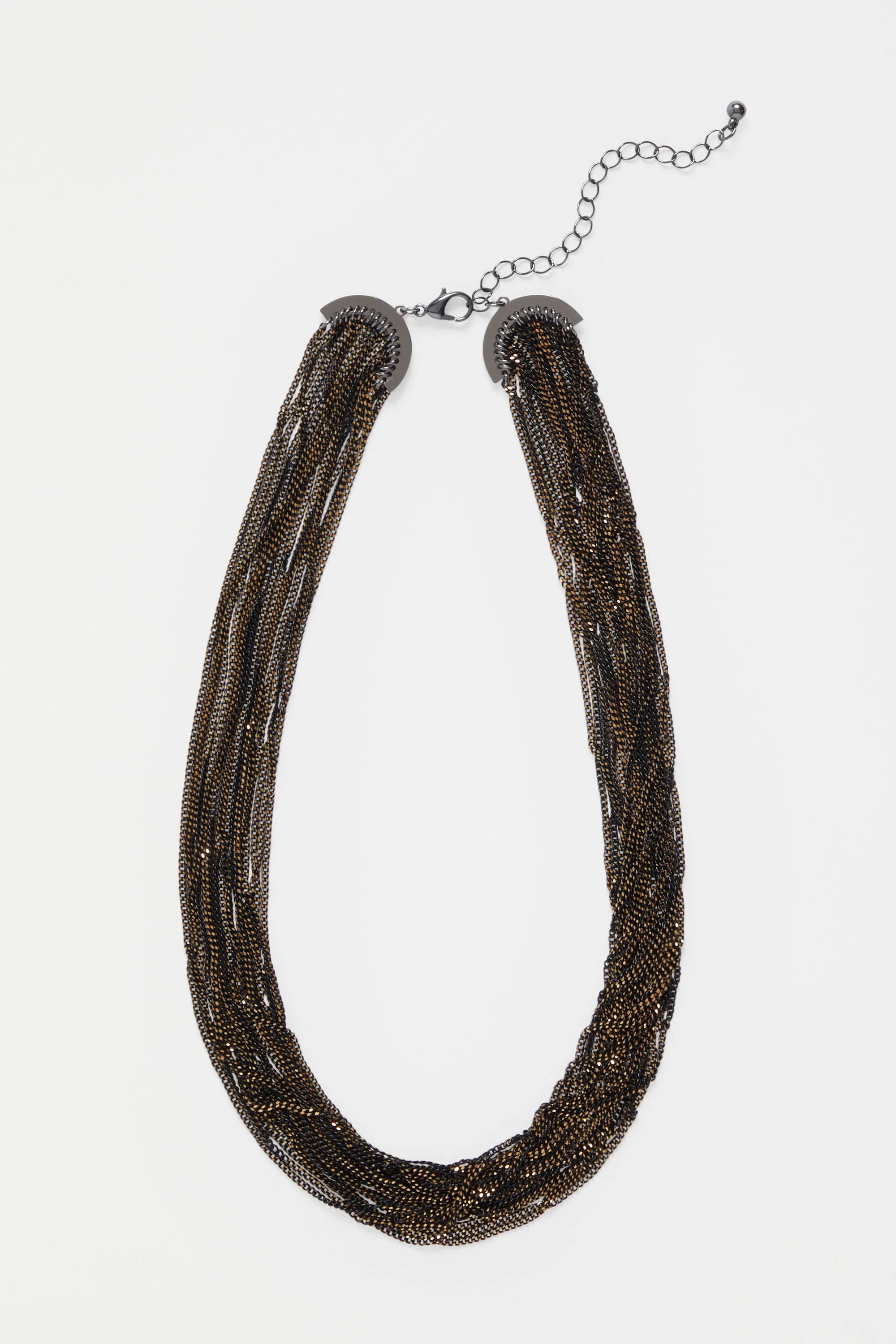 Elk Kade black necklace featuring a sleek pendant on a delicate chain, stylish jewelry accessory.