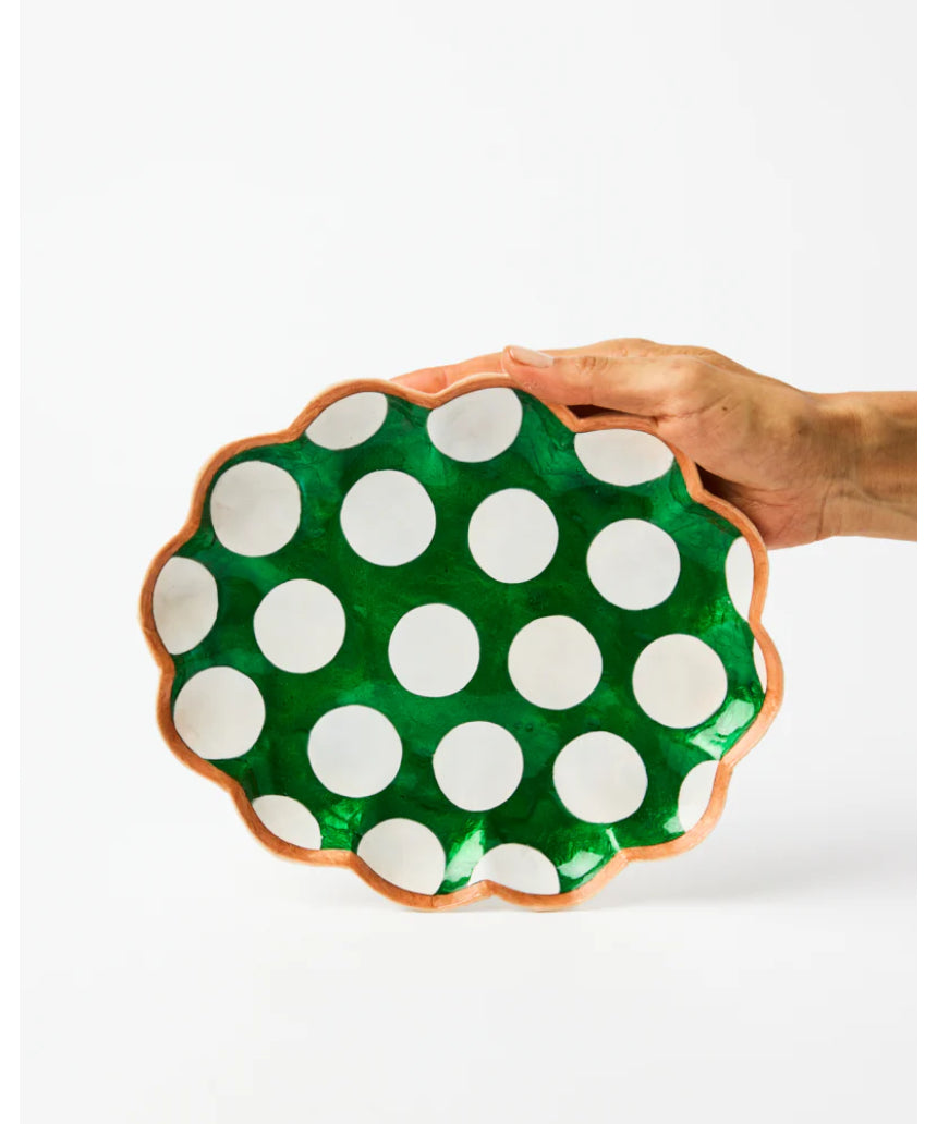 Jones & Co Paradis scallop green tray with a textured, decorative surface and scalloped edges, ideal for serving or display.