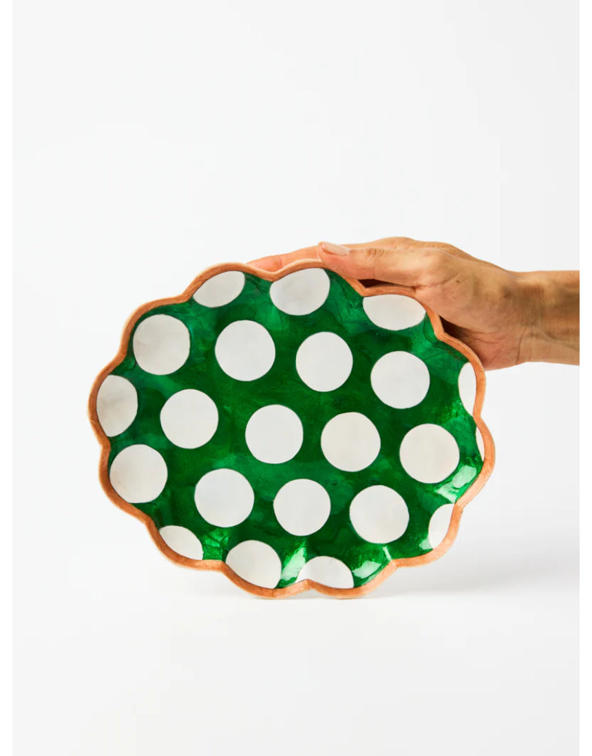 Jones & Co Paradis scallop green tray with a textured, decorative surface and scalloped edges, ideal for serving or display.