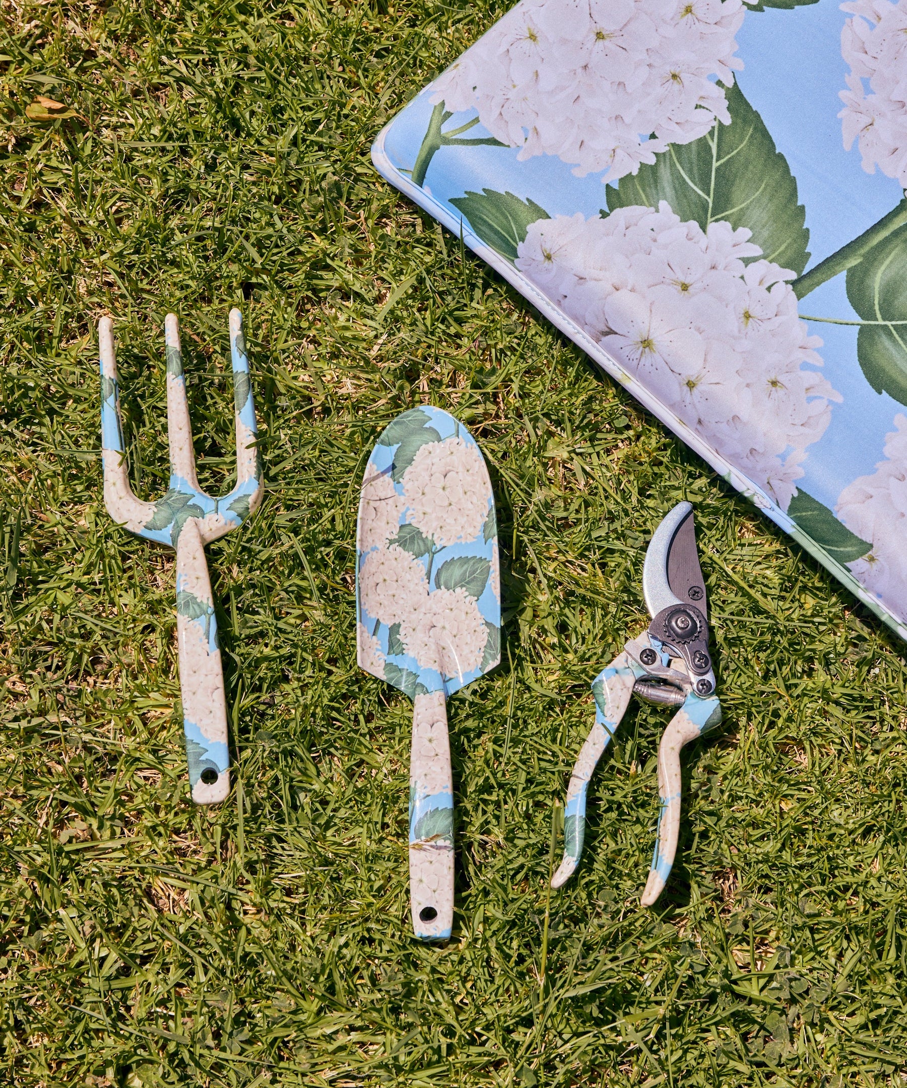 Kip & Co Hydrangea Blue Garden Tools and Gloves Set