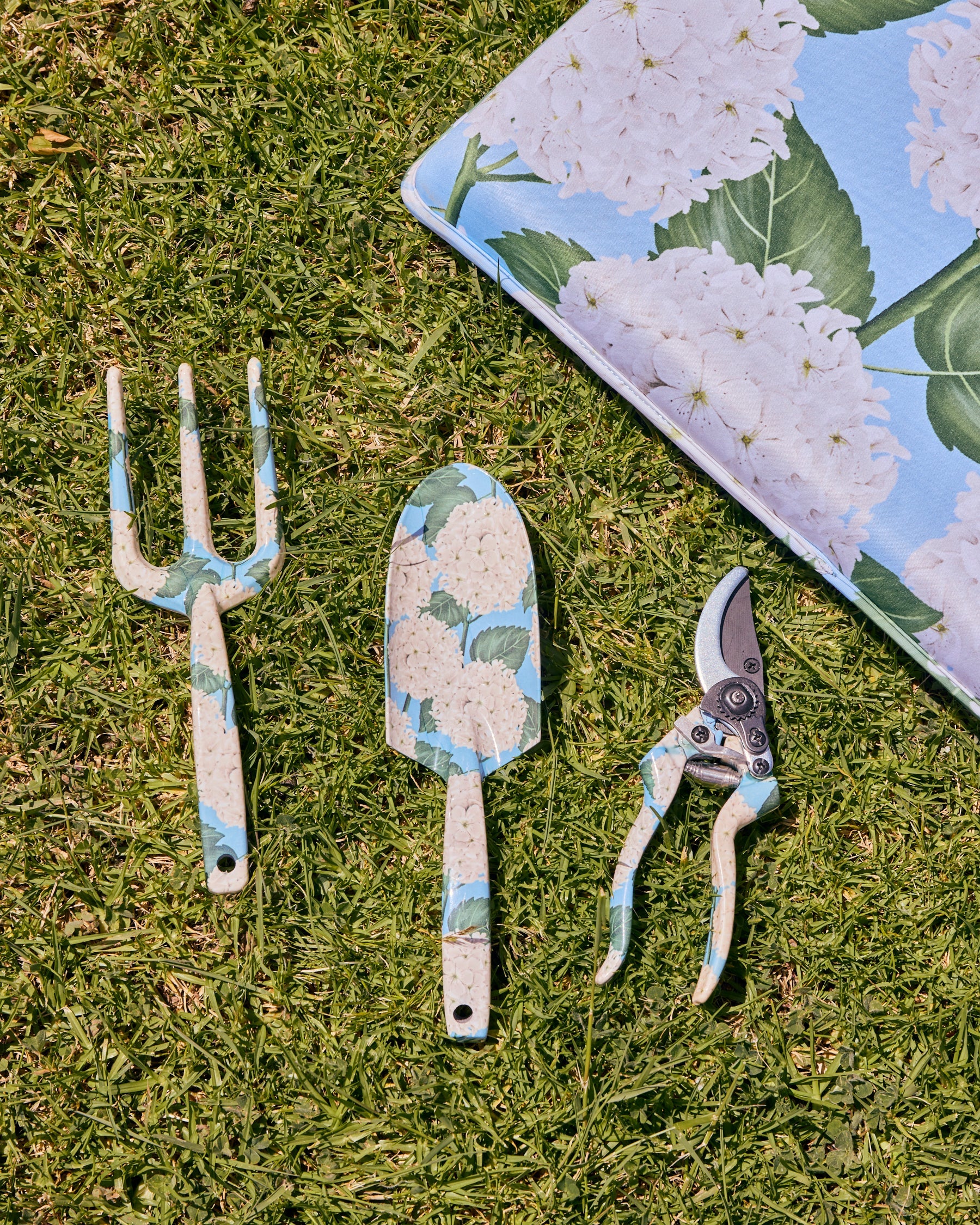 Kip & Co Hydrangea Blue Garden Tools and Gloves Set