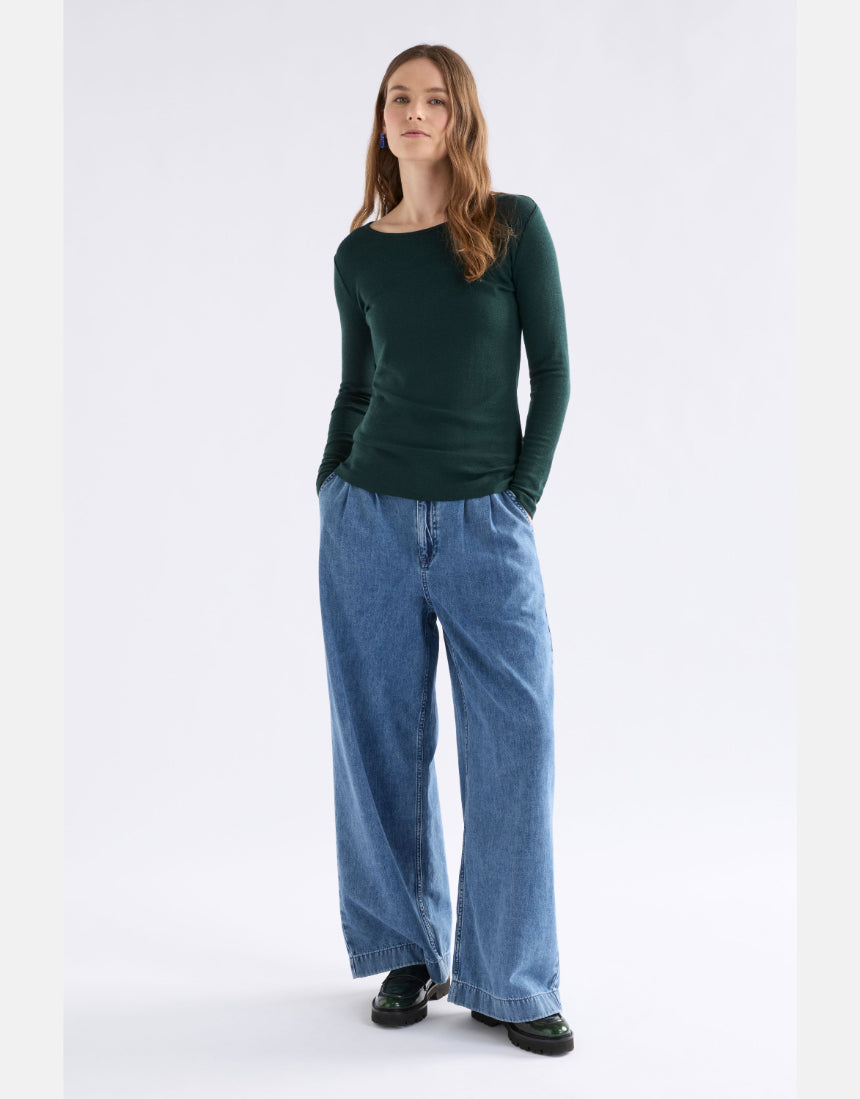 Elk Merino long sleeve top in dark pine, made from soft, breathable wool for outdoor and everyday wear.
