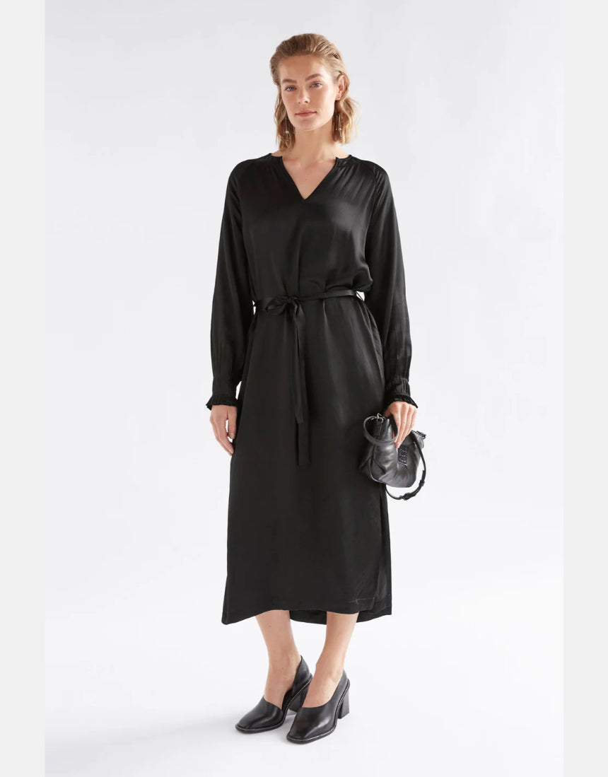Elk Karta Dress, stylish women's clothing in a relaxed fit with a floral pattern, shown on a model.