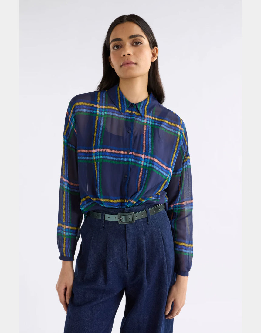 Elk Eir Sheer Shirt in ELBA check pattern, lightweight and stylish clothing with a relaxed fit, shown on a model.