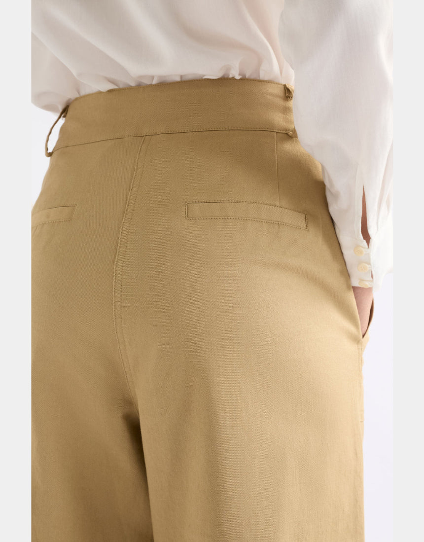 Elk Kudel Pant in almond color, stylish women's clothing with a comfortable fit and modern design.