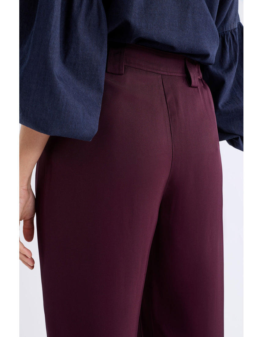 ELK The Label Hullu Pant in Shiraz color, stylish women's pants with a relaxed fit, displayed on a neutral background.