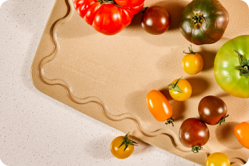 Beige Maison Apprêt petite chopping board made of wood, designed for kitchen prep and serving.