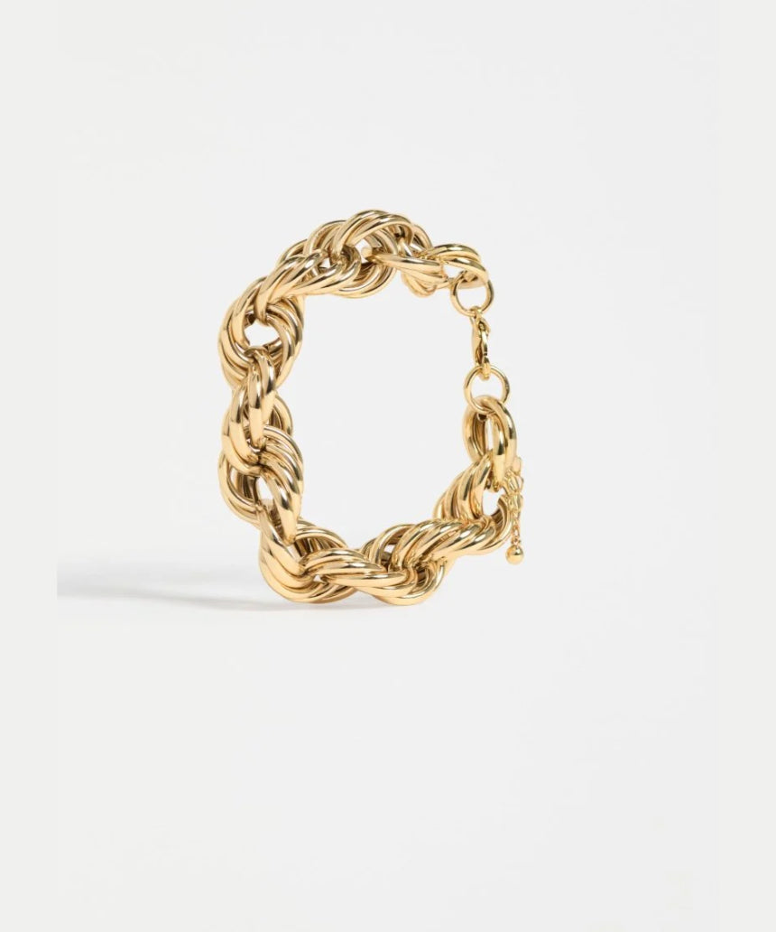 Elk Reppen gold bracelet featuring sleek, minimalist design with smooth metal finish, stylish accessory for everyday wear.