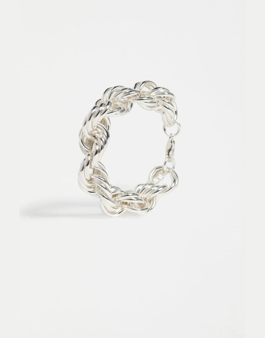 Elk silver Reppen bracelet featuring a sleek, modern bangle design in polished silver.