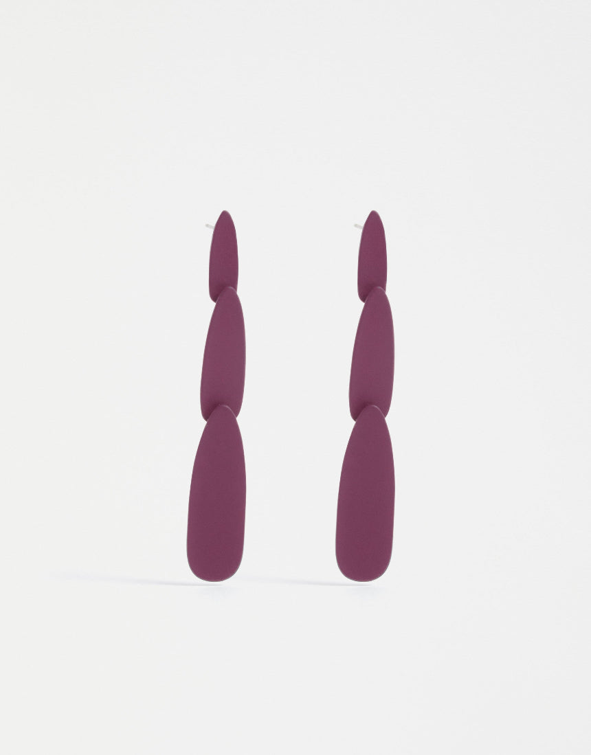 Pink berry Elk Niiv earrings with sleek design and gold accents, perfect for stylish accessories.