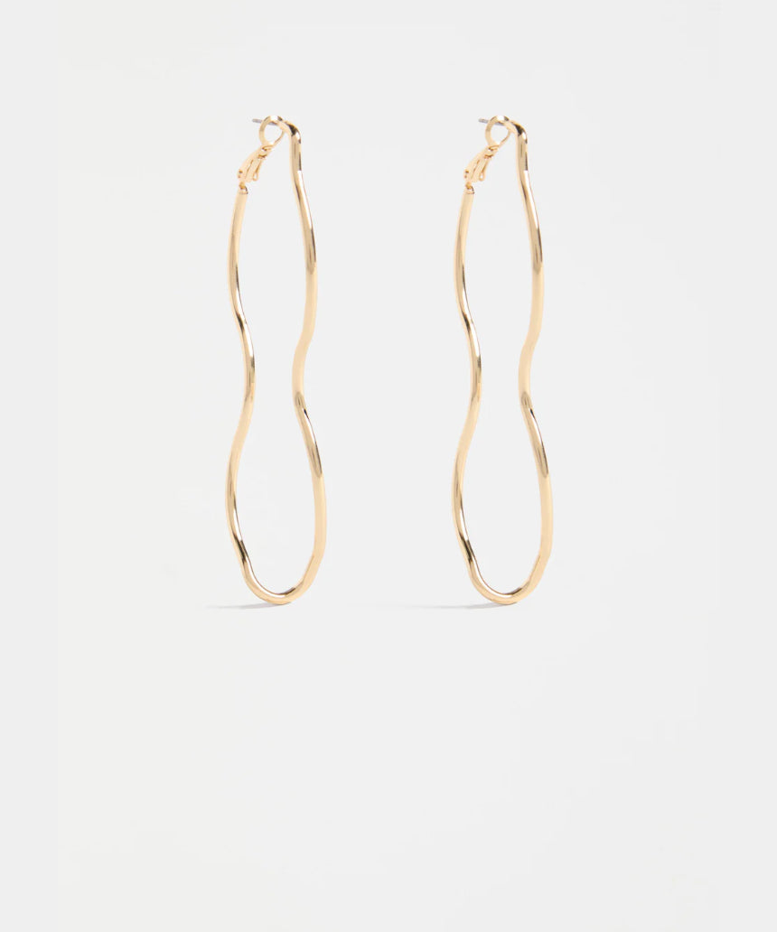 Gold Elk Svel long hoop earrings with sleek, minimalist design, featuring thin, elongated hoops for a modern jewelry look.