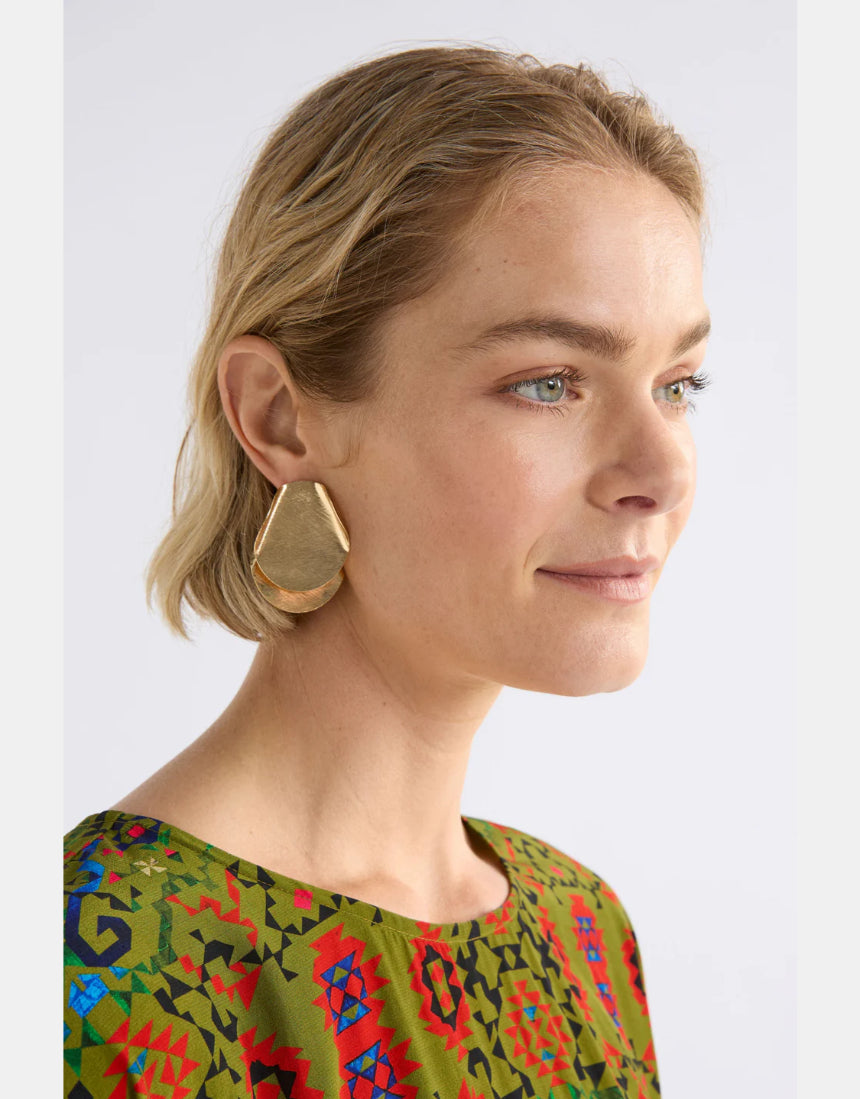 Gold Elk Villt Earring featuring intricate design, crafted for stylish wear, with a polished finish and elegant detailing.