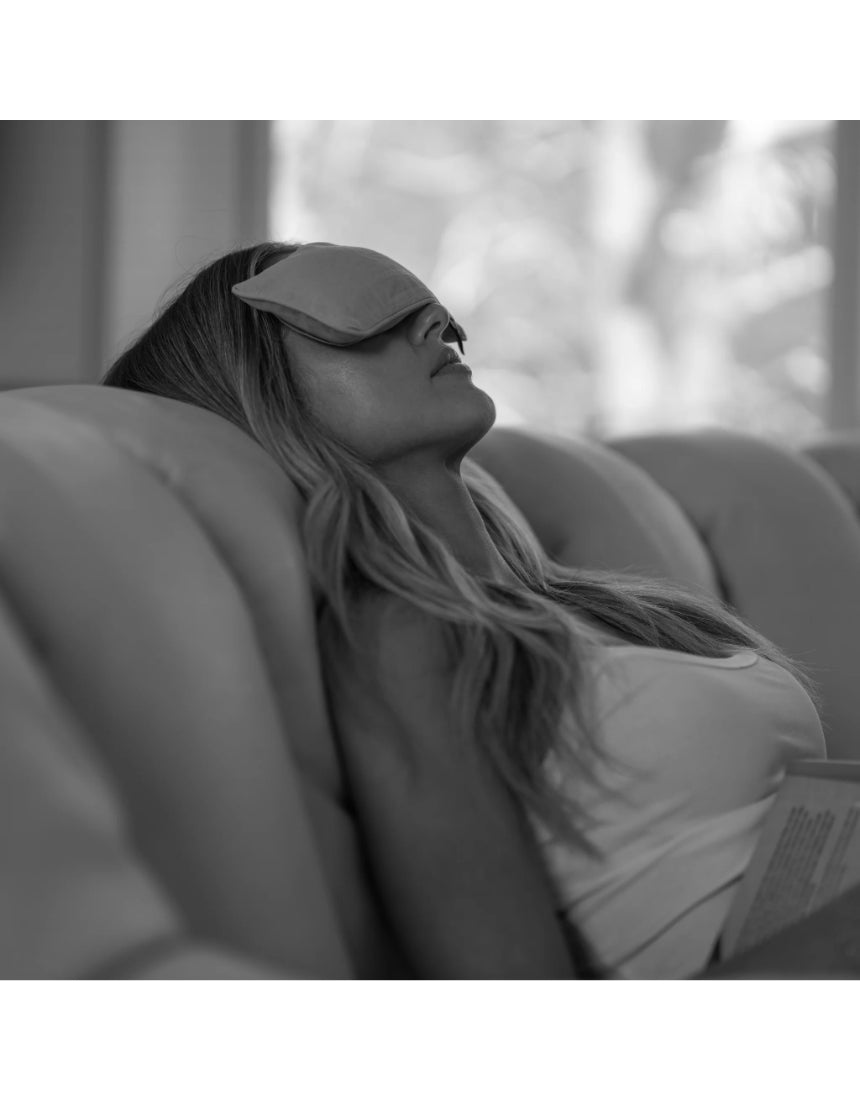 Salus aromatherapy eye pillow in charcoal, with soft fabric and calming design, ideal for relaxation and soothing the eyes.