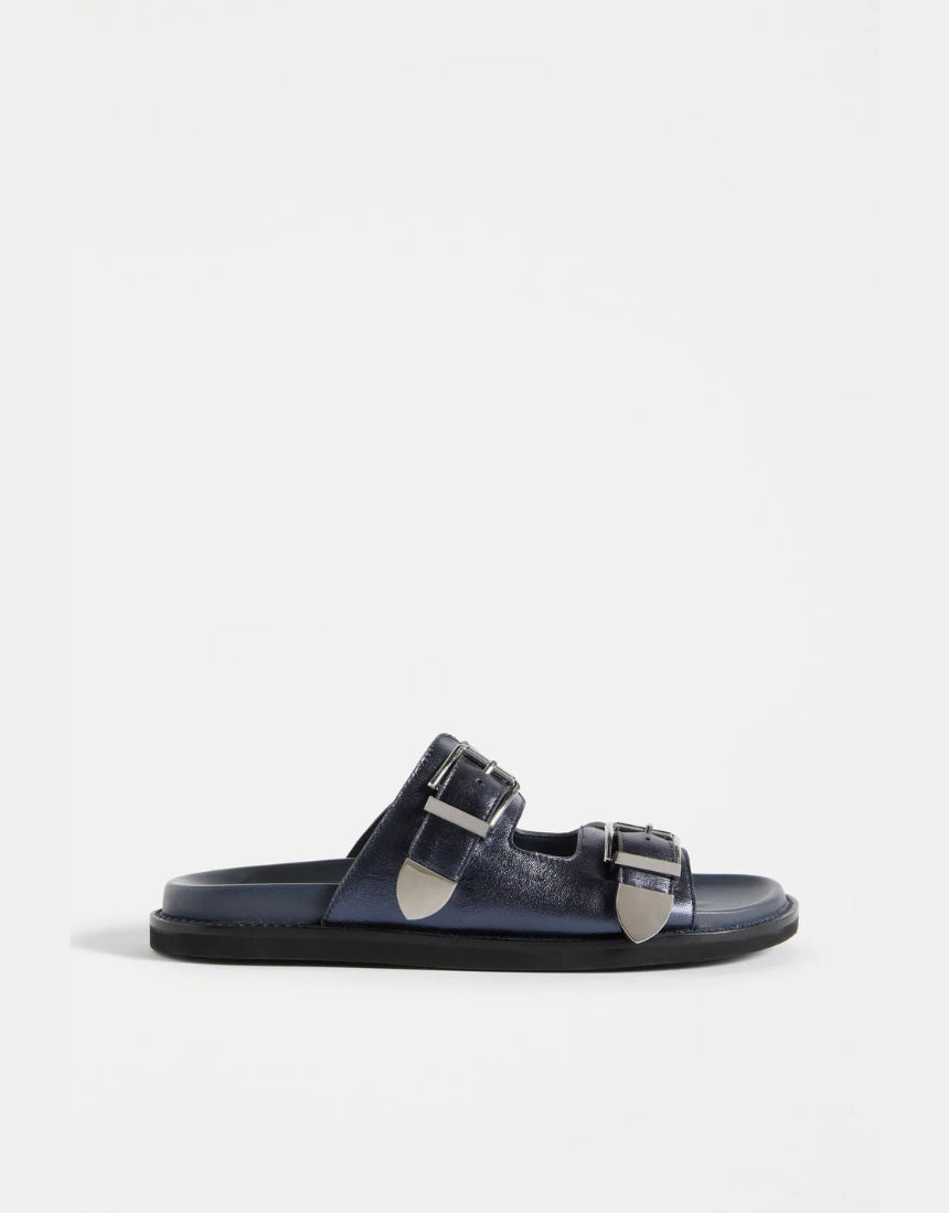 Elk Spenne Sandal in navy, casual shoes with open-toe design and ankle strap, stylish footwear for warm weather.
