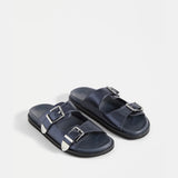 Elk Spenne Sandal in navy blue, casual shoes with open toes and ankle straps, stylish and comfortable for warm weather.