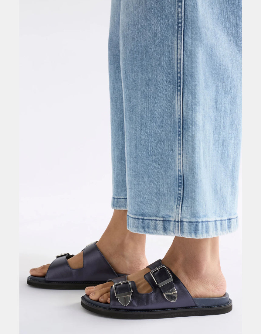 Elk navy Spenne sandal with open toe and ankle strap, stylish and comfortable shoes for casual wear.