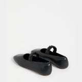 Black Elk Kuren flat shoes with a sleek, minimalist design, featuring comfortable slip-on style and smooth leather finish.