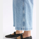 Black Elk Kuren flat shoes with sleek design and comfortable fit, perfect for casual or office wear.