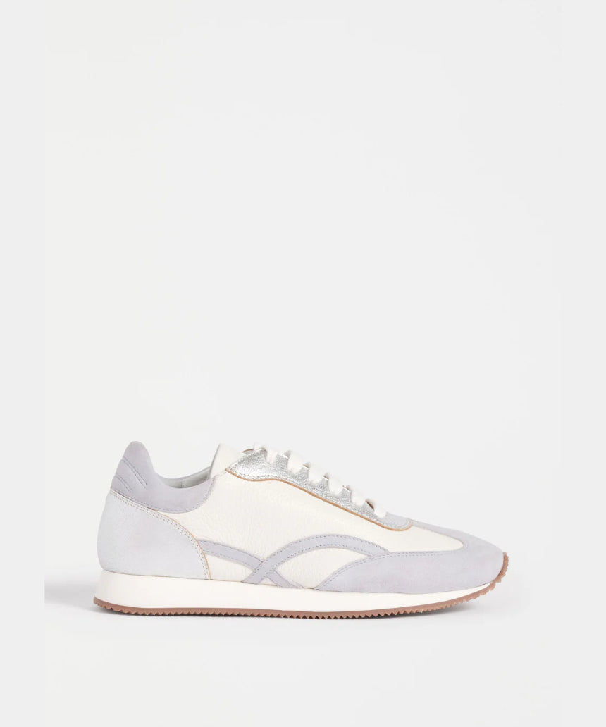 Light grey Elk Steni Trainer shoes with lace-up design and casual style, shown from the front angle.