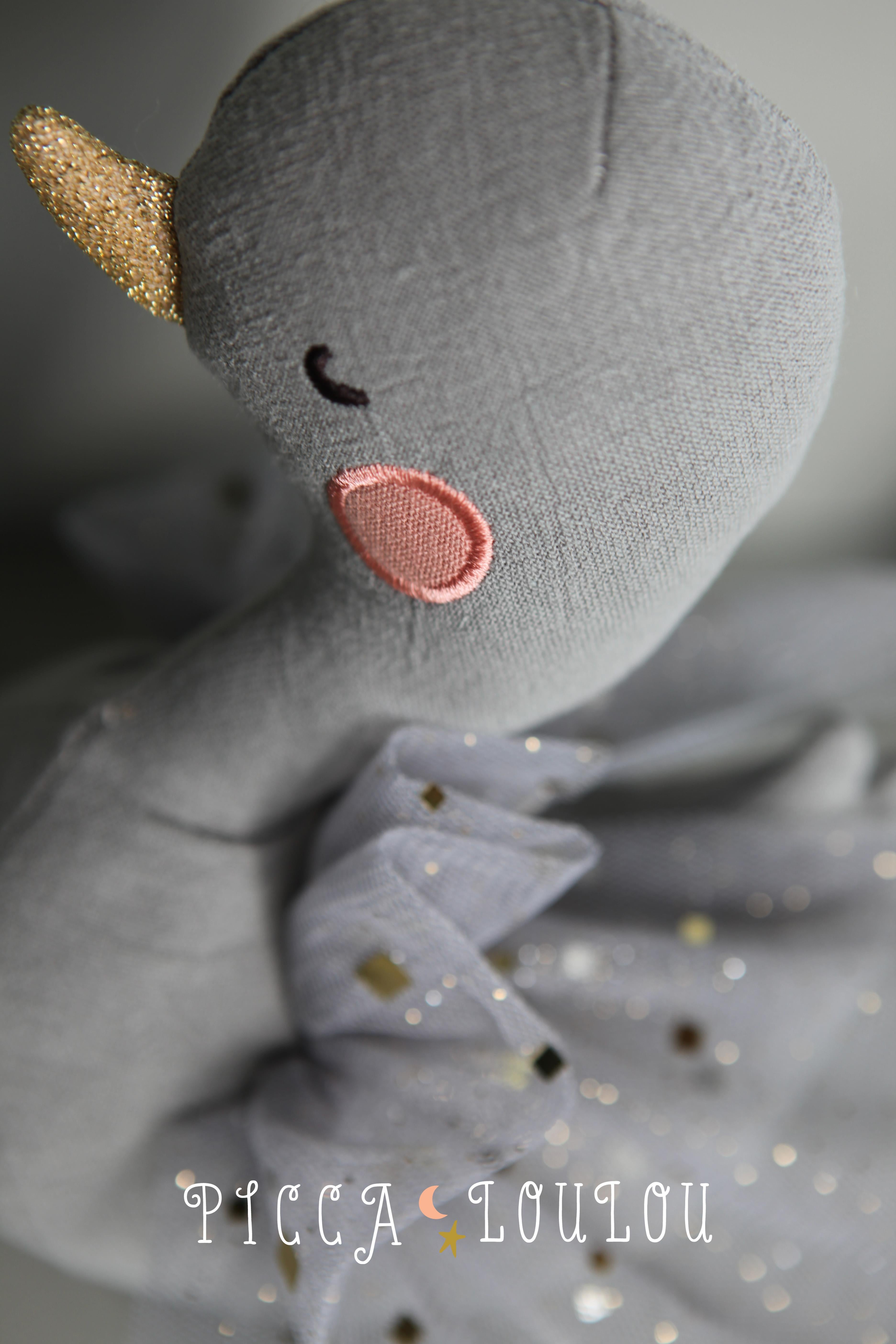 Soft toy goose Gretchen by Picca Loulou, plush and cuddly with detailed feathers and friendly expression.