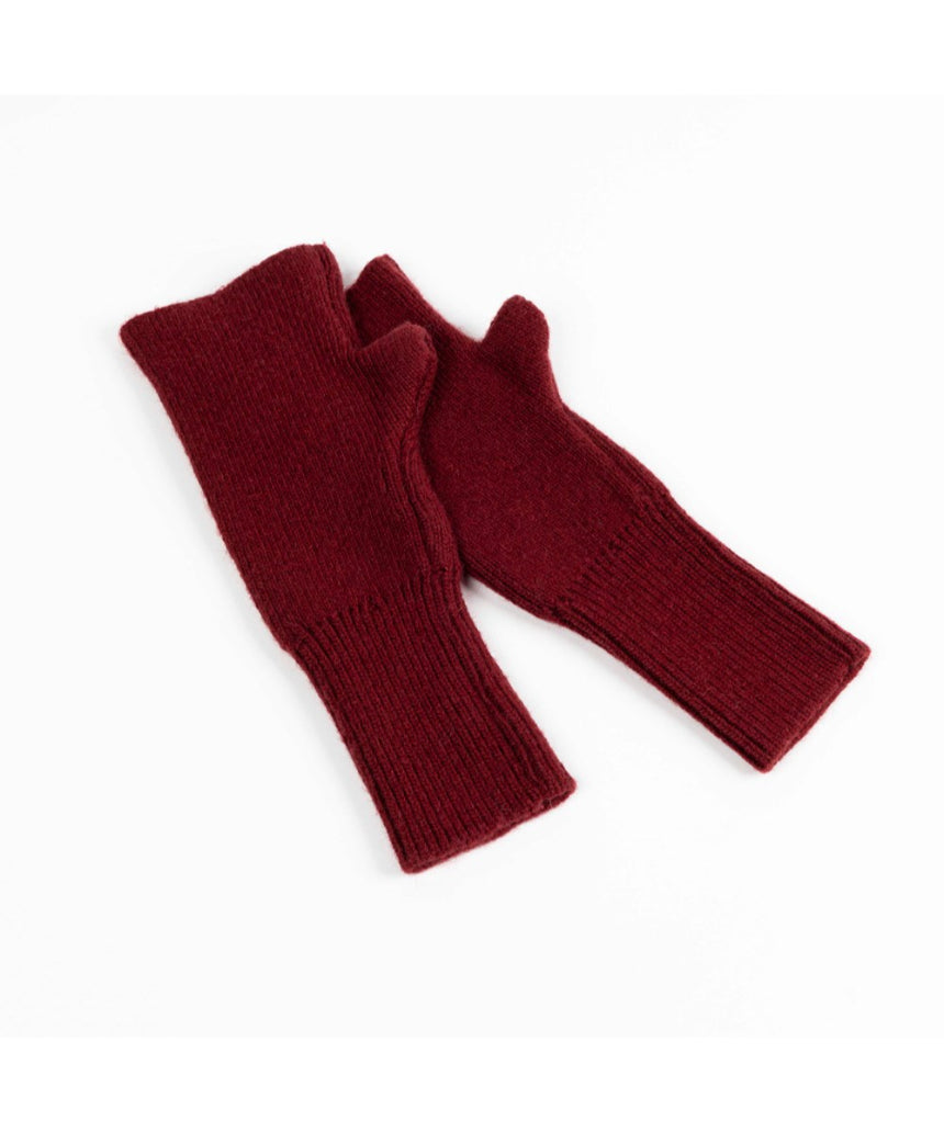 Maison Fanli Julia mittens in Bordeaux color, stylish winter gloves with a cozy, textured design for cold weather.