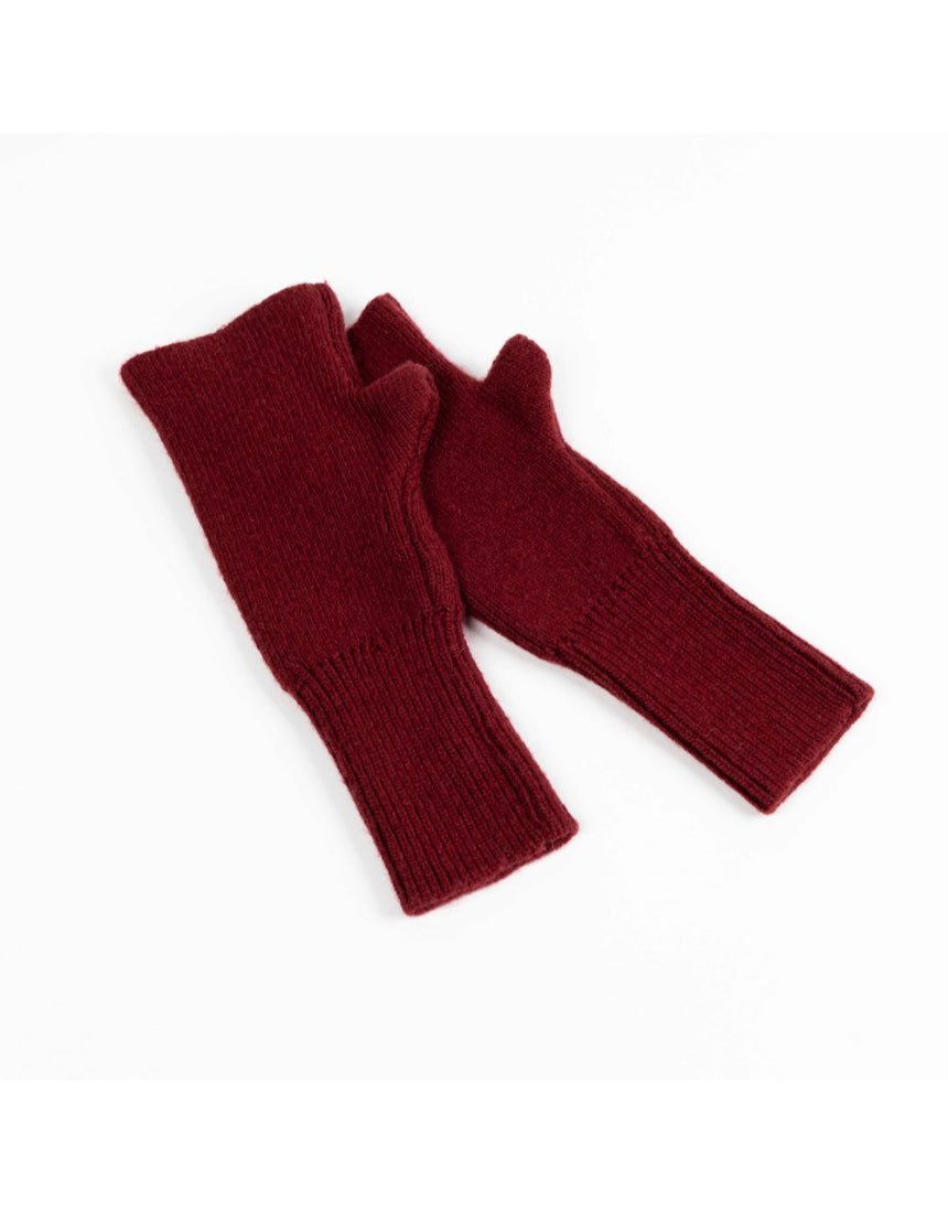 Maison Fanli Julia mittens in Bordeaux color, stylish winter gloves with a cozy, textured design for cold weather.