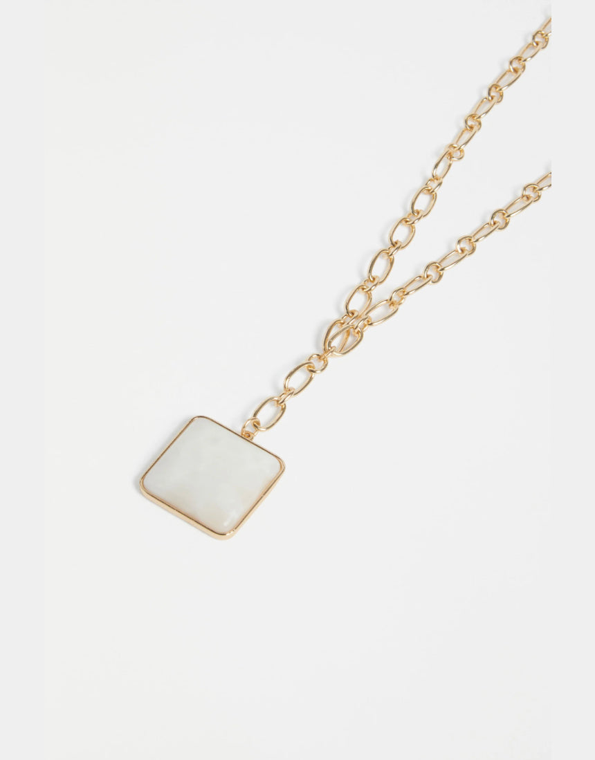 Gold Elk Viri necklace featuring a sleek, minimalist design with a smooth pendant on a delicate chain.