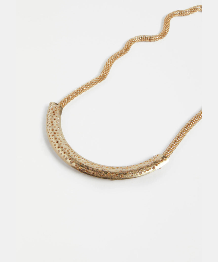 Gold Elk Hulle Necklace featuring a sleek, minimalist design with a delicate chain and subtle pendant.