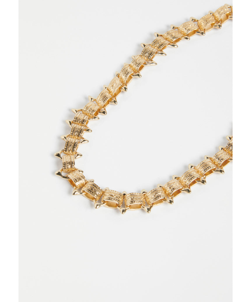 Gold Elk Hvass Necklace featuring a sleek, modern design with a smooth chain and minimalist style.