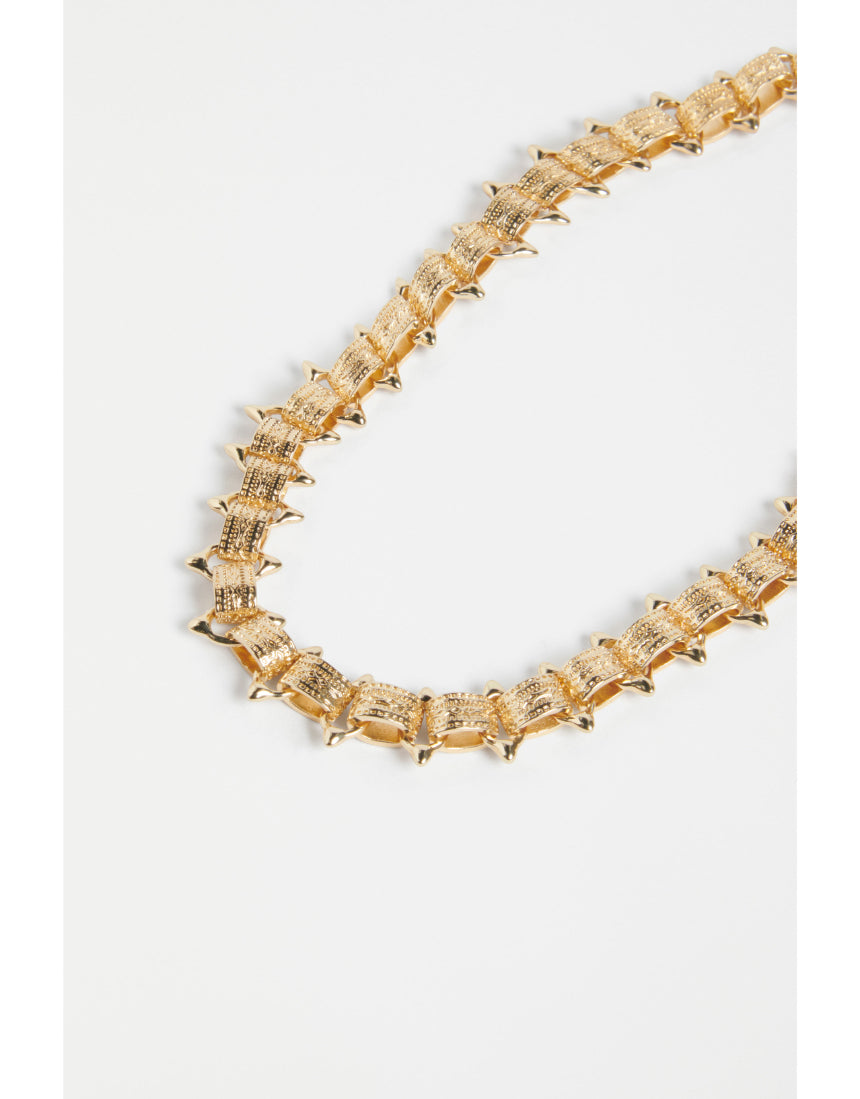 Gold Elk Hvass Necklace featuring a sleek, modern design with a smooth chain and minimalist style.