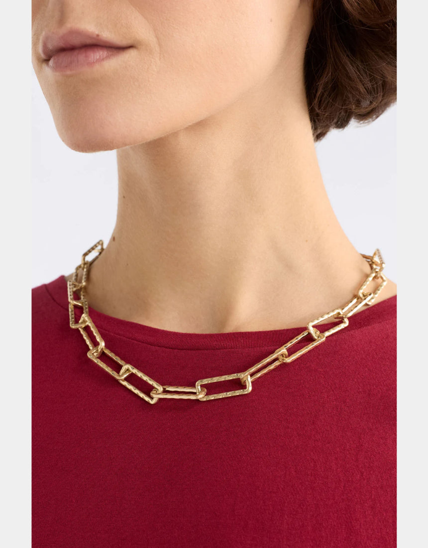 Gold Elk Ringva Necklace featuring a sleek, modern design with elegant detailing, perfect for stylish accessorizing.