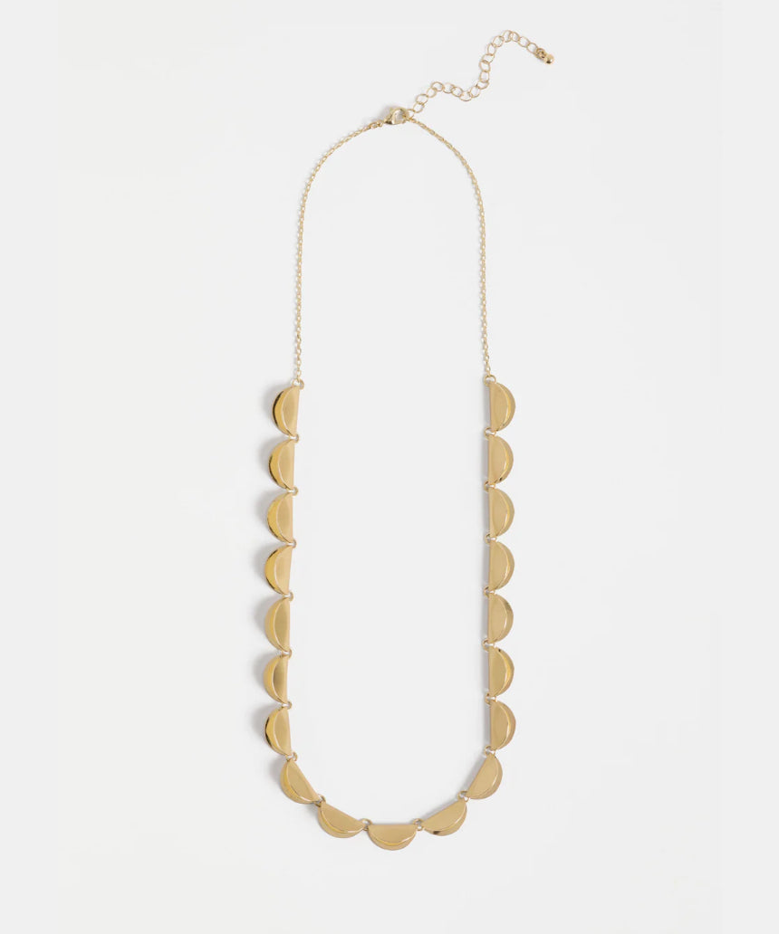 Elk Fossen gold necklace featuring a delicate chain and minimalist pendant, stylish jewelry accessory for women.
