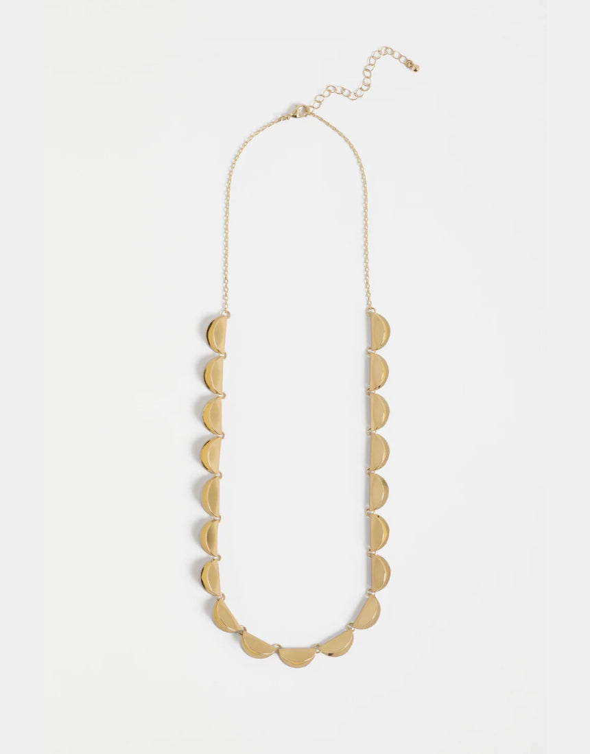 Elk Fossen gold necklace featuring a delicate chain and minimalist pendant, stylish jewelry accessory for women.