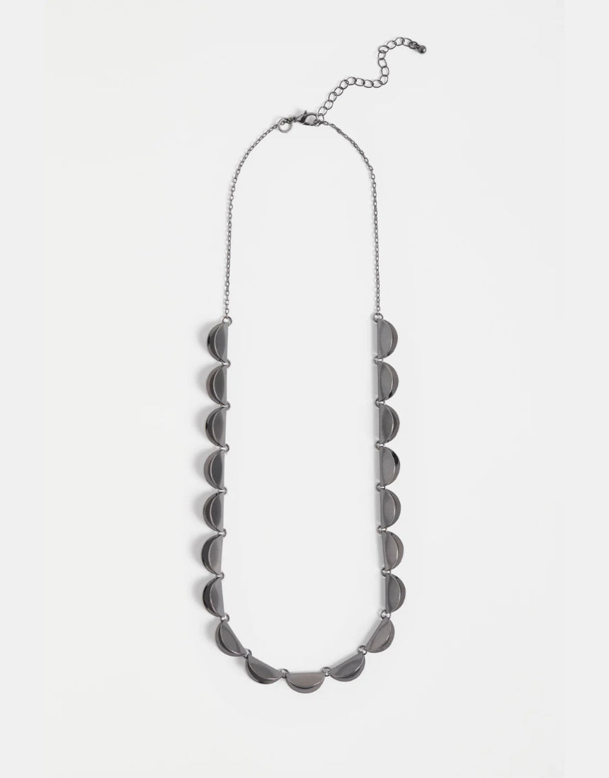 Elk Fossen Necklace in gunmetal with sleek chain and modern pendant, stylish jewelry accessory for everyday wear.