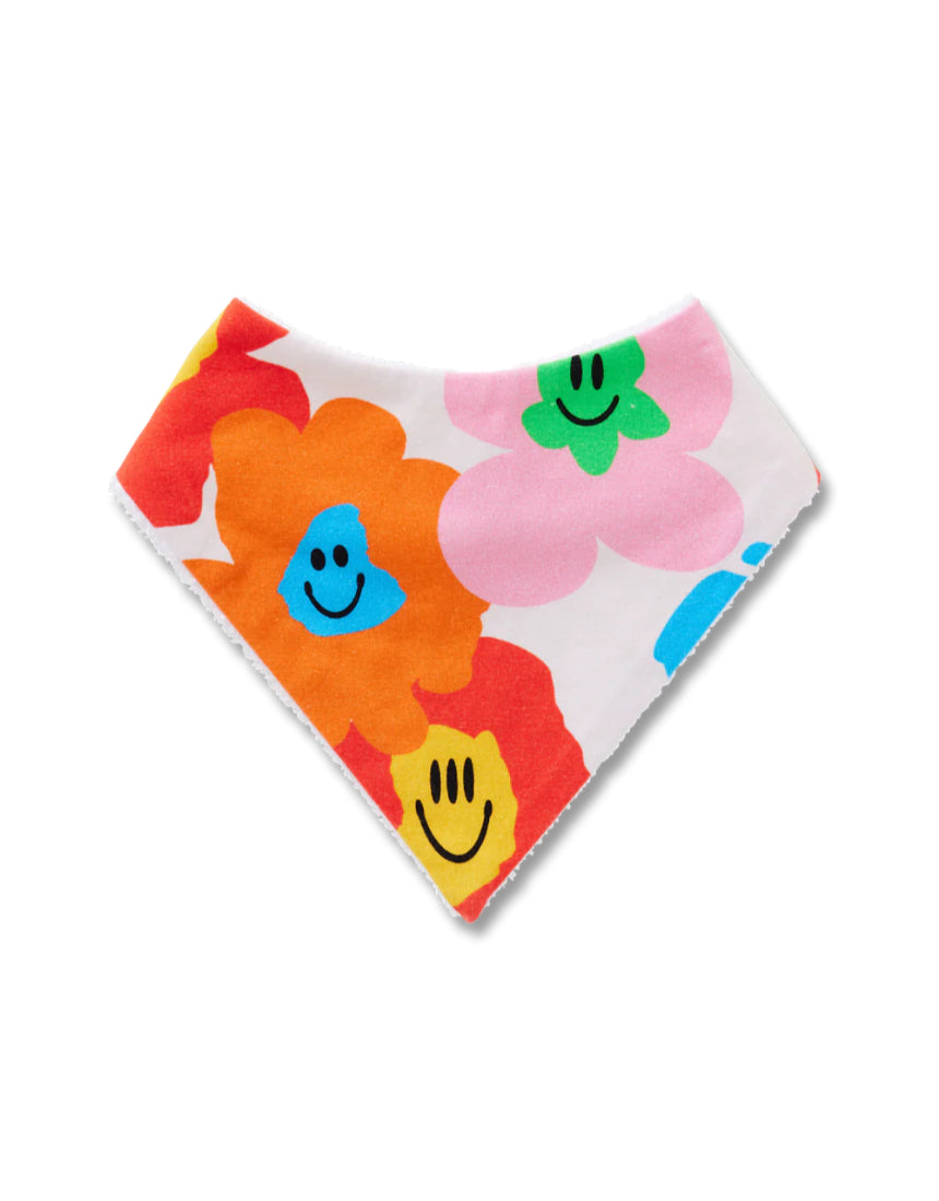Halcyon Nights Hej Blomma! bib with colorful floral pattern on soft fabric, perfect for babies and toddlers.