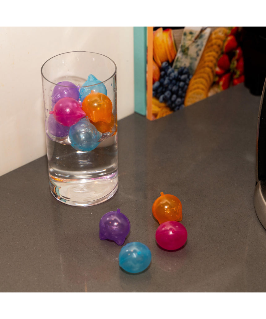 Set of 24 reusable cat ice cubes from isAlbi, with clear plastic molds and frozen water for keeping cats cool.