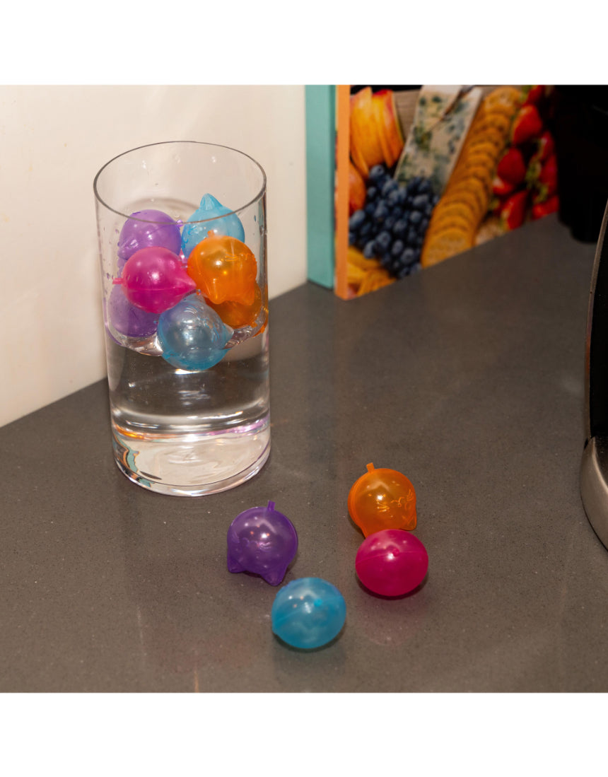 Set of 24 reusable cat ice cubes from isAlbi, with clear plastic molds and frozen water for keeping cats cool.
