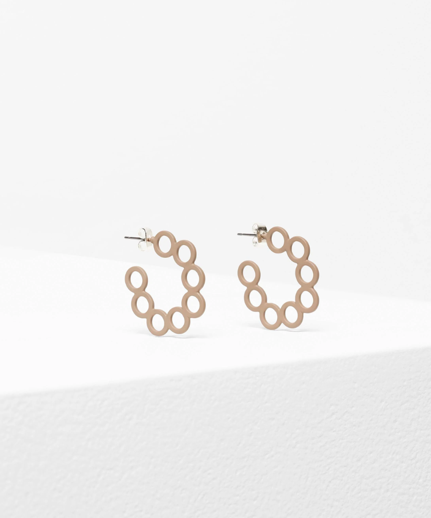Ecru Tutra earring by Elk, showcasing a stylish accessory with a delicate design and elegant finish.