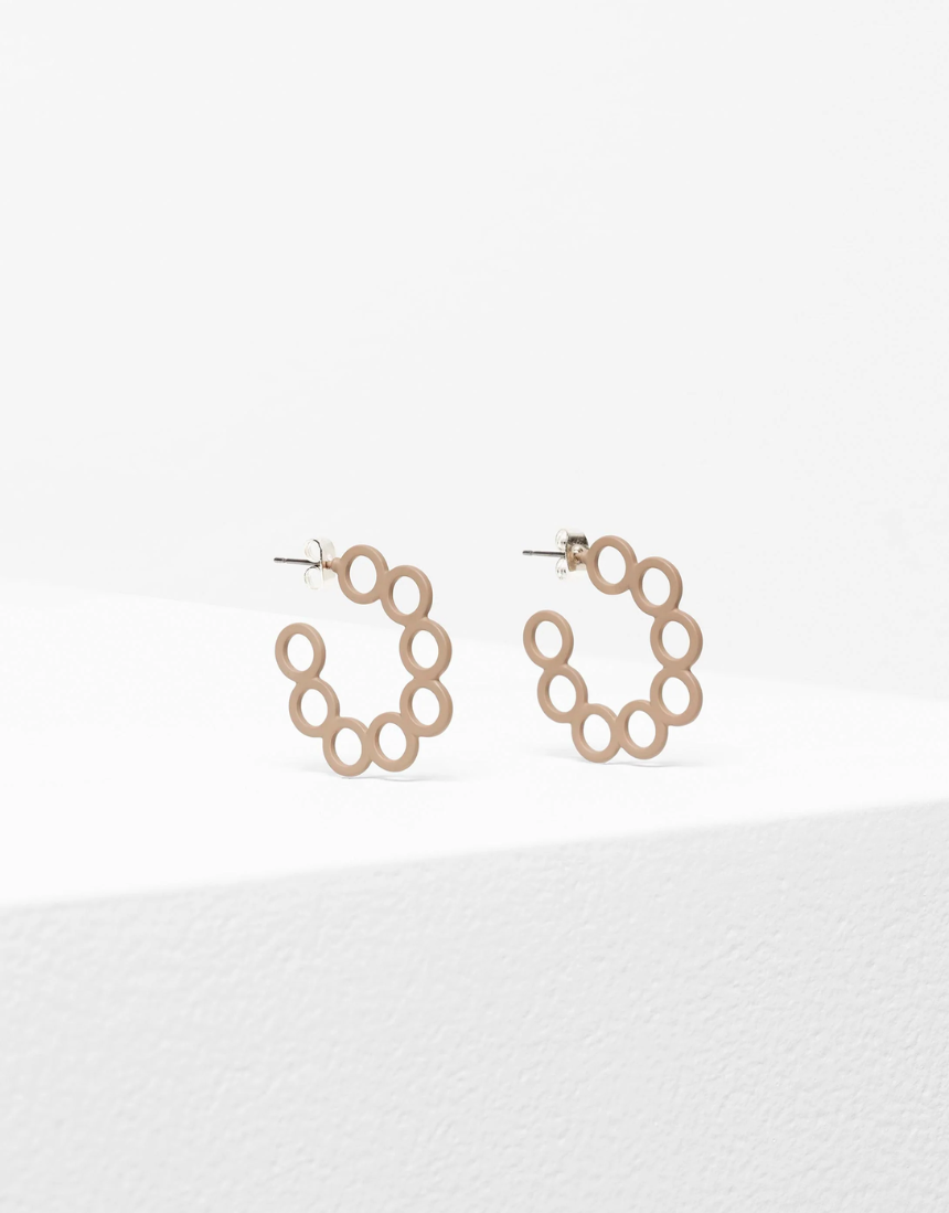 Ecru Tutra earring by Elk, showcasing a stylish accessory with a delicate design and elegant finish.