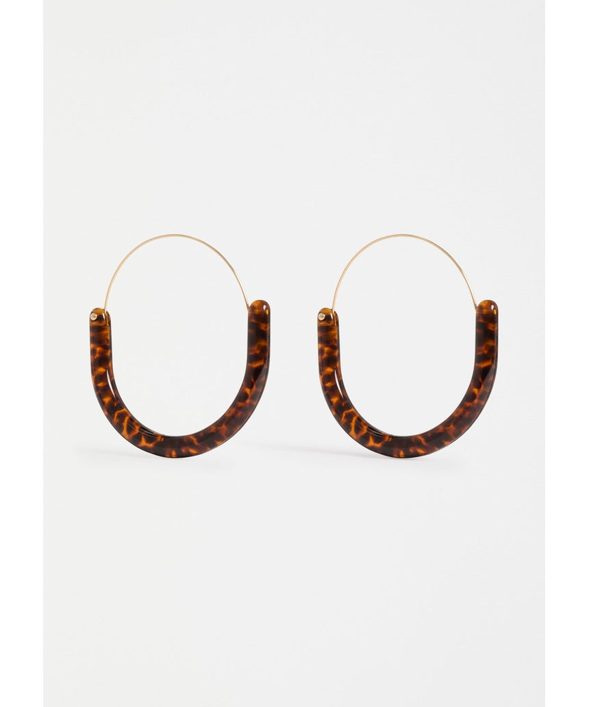 ELK The Label Aki hoop earring in tortoiseshell speckle with a round, stylish design, showcasing the textured finish and bold pattern.