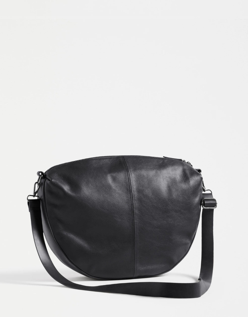 Black Elk Ilin crossbody bag with adjustable strap and sleek design, featuring a compact and stylish silhouette.