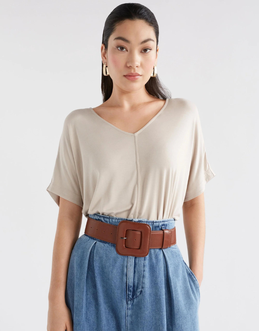 Elk Trin Belt in tan leather, featuring a sleek design and adjustable sizing, ideal for casual or formal wear.