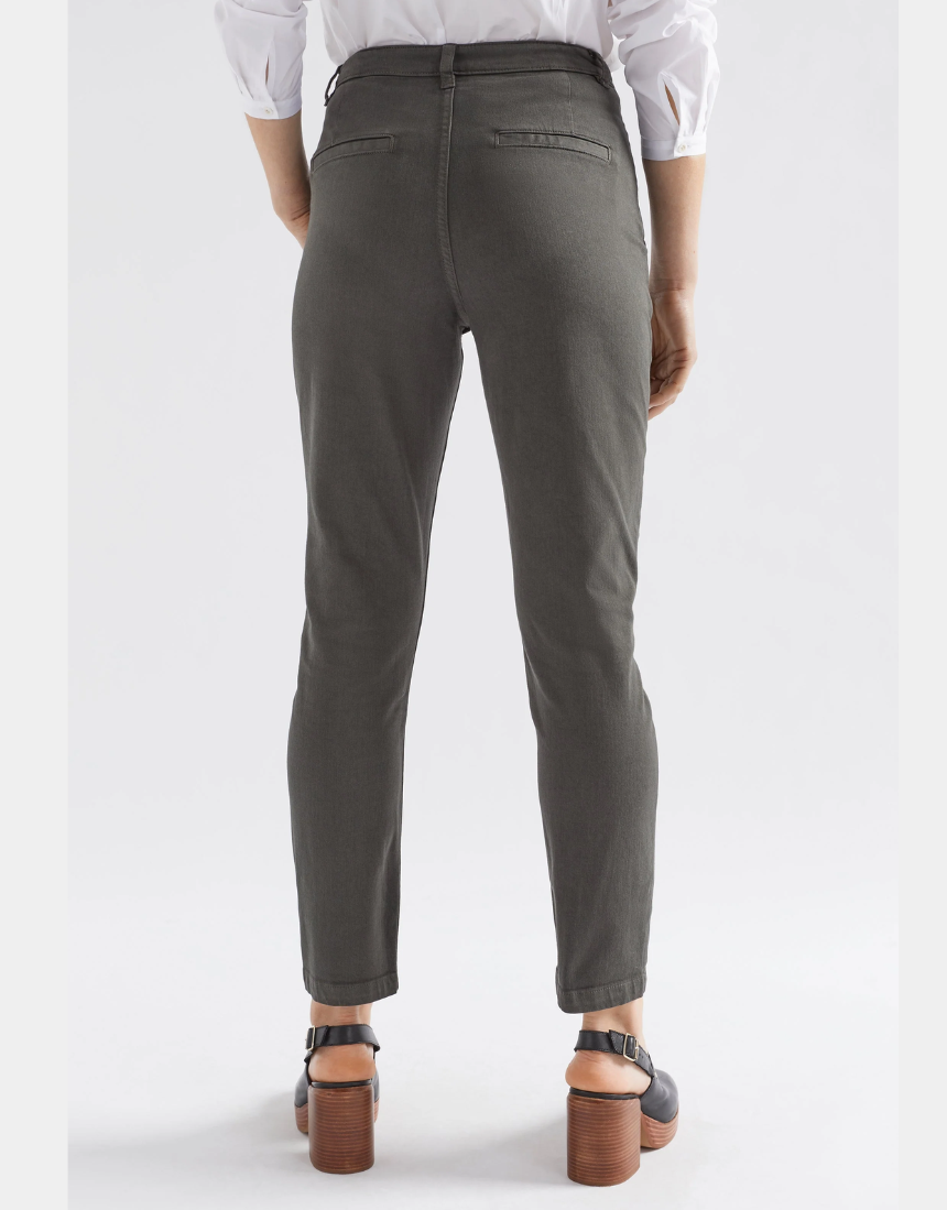 Olive green Elk Mysa Jean in a relaxed fit, featuring classic denim styling and visible stitching.