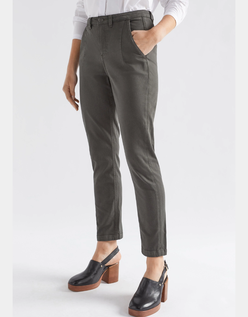 Olive green Elk Mysa Jean casual pants with relaxed fit and belt loops, shown on a model.