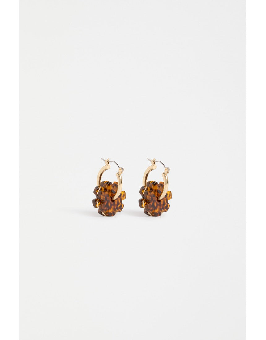 ELK The Label Flakkrin hoop earring in tortoiseshell speckle with a rounded hoop shape and textured finish.
